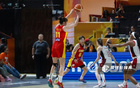 32分57秒全队第二多，她末节一记三分把分差拉大