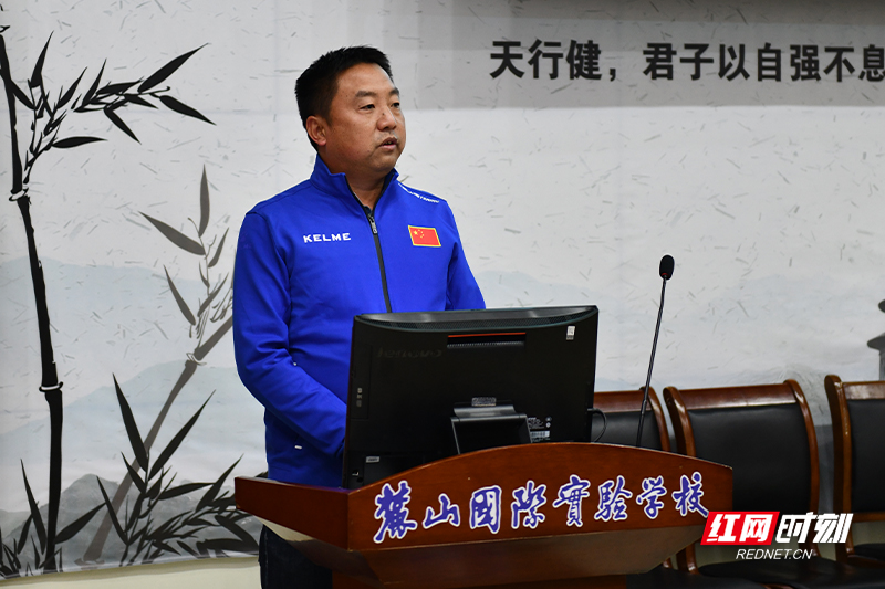 盒马、大润发、家乐福在上海设“流动超市”；刘畊宏直播收入10天涨10倍；小红书回应裁员；康师傅再被曝“吃出老鼠屎”丨消费周报